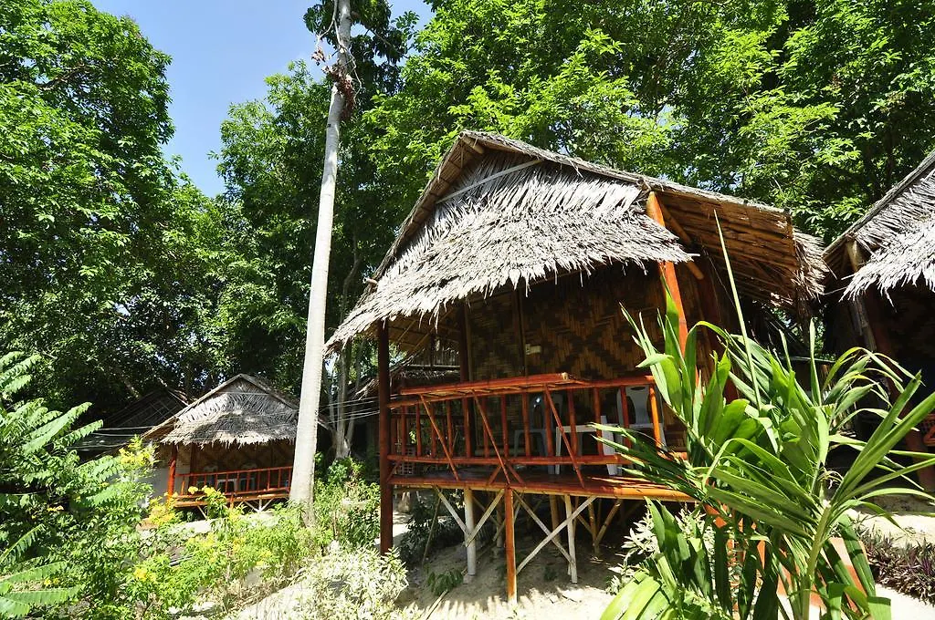Phutawan Bamboo Resort Ko Phi Phi 2*,  Tayland